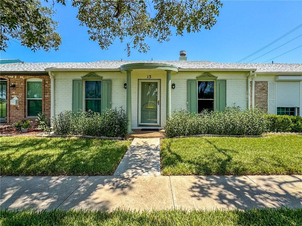 Townhouse Ln, Corpus Christi, TX 78412