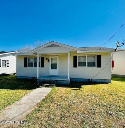 3573 S Barrett St, Farmville, NC, 27828-1776 | Card Image