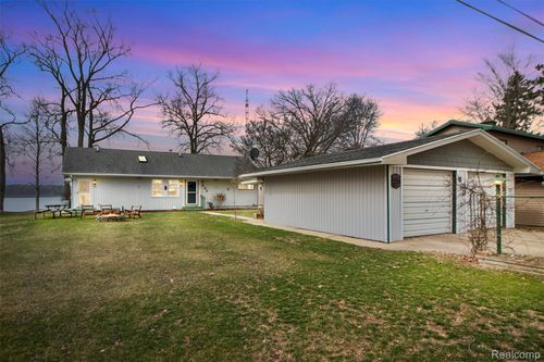 632 Dorbert Dr, Munith, MI, 49259-9717 | Card Image