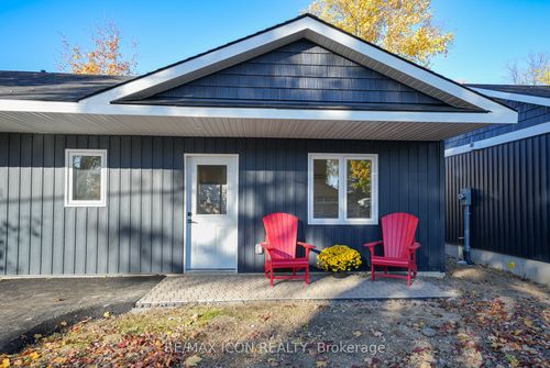 2-218 Ardross St, Parkhill, ON, N0M2K0 | Card Image