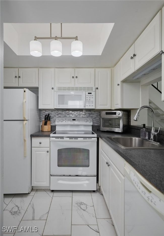 APT-2 - 3297 Royal Canadian Trce, Condo with 2 bedrooms, 2 bathrooms and null parking in Fort Myers FL | Image 5