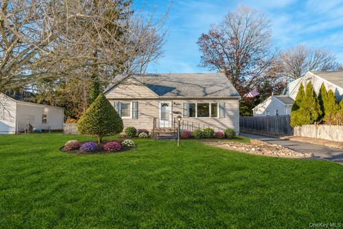 116 E 13th St, Huntingtn Sta, NY, 11746-2524 | Card Image