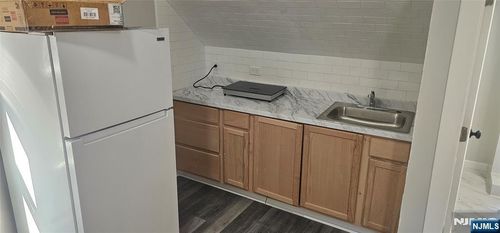 239 Lincoln Ave, Newark, NJ, 07104-3409 | Card Image