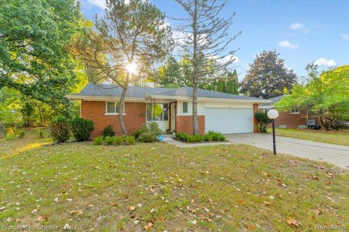 19100 Dorset St, Southfield, MI, 48075-4188 | Card Image