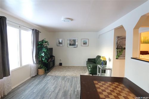 1209 Wascana St, Regina, SK, S4T4J2 | Card Image