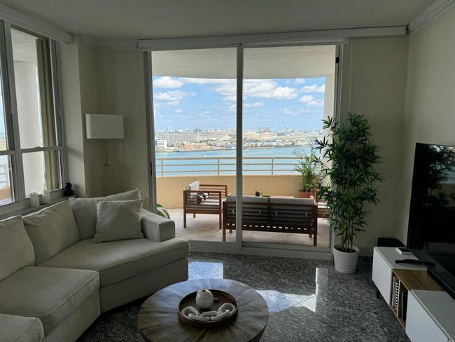 APT-1912 - 888 Brickell Key Dr, Condo with 2 bedrooms, 3 bathrooms and null parking in Miami FL | Image 19