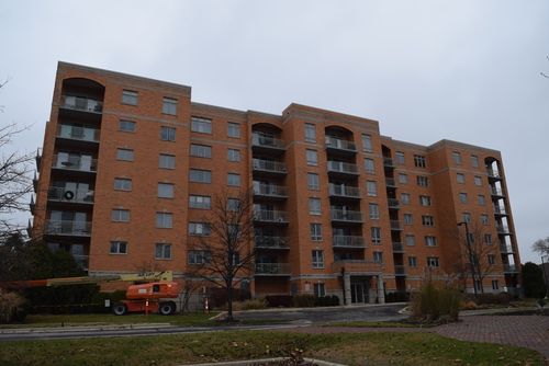 apt-404-6801 N Milwaukee Ave, Niles, IL, 60714-4552 | Card Image