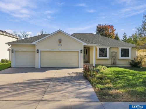 6432 Blackstone Rd, Lincoln, NE, 68526-9604 | Card Image