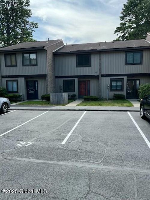 27 Point Of Woods Dr, Albany, NY, 12203-5313 | Card Image