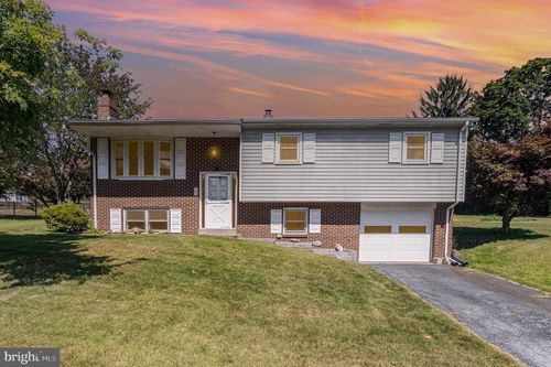 404 Erdman Dr, Dauphin, PA, 17018-9617 | Card Image