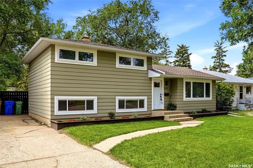 233 Orchard Cres, Regina, SK, S4S5B9 | Card Image