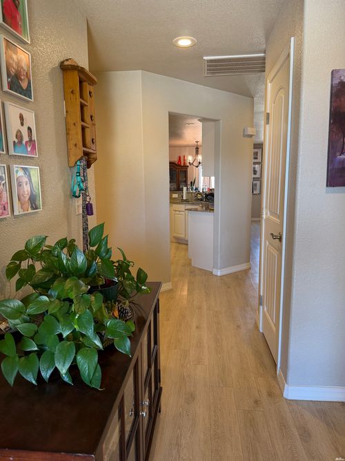 1430 Honeysuckle Ct, Hobbs, NM, 88242-0981 | Card Image