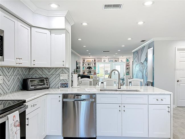APT-27A - 19029 Us Highway 19 N, House other with 2 bedrooms, 2 bathrooms and null parking in CLEARWATER FL | Image 9