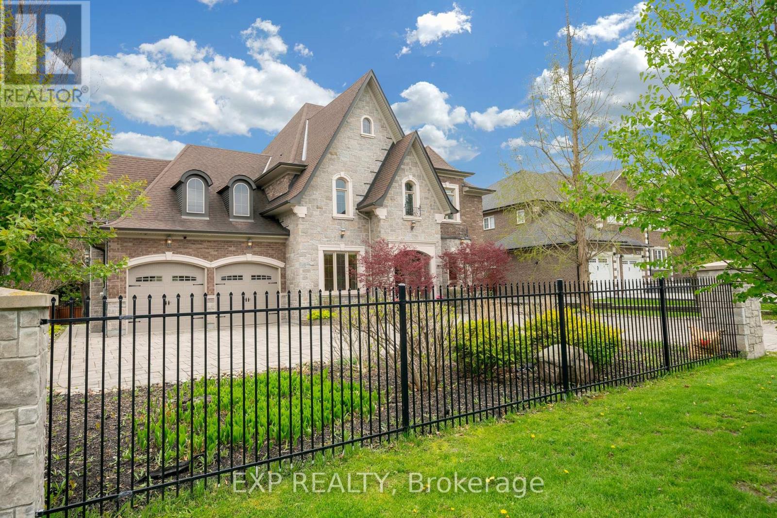 Residential in Richmond Hill (North Richvale) 4