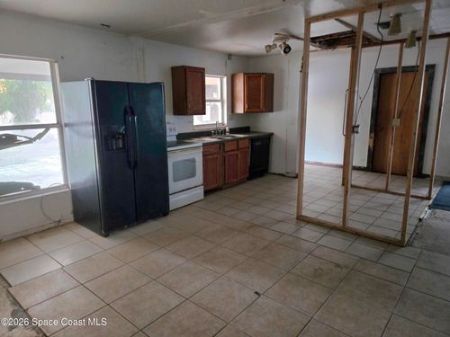 960 Allendale St, Titusville, FL, 32796-1876 | Card Image