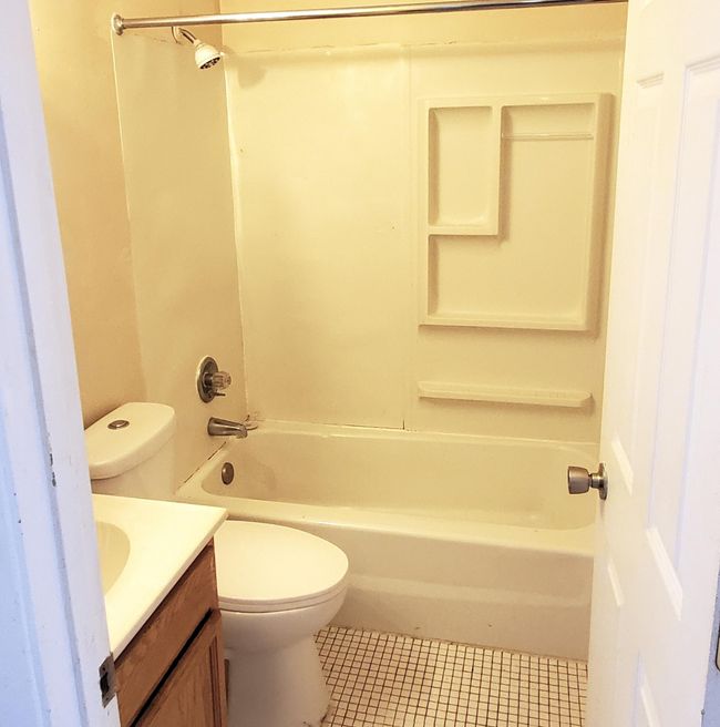 Full Bathroom | Image 12