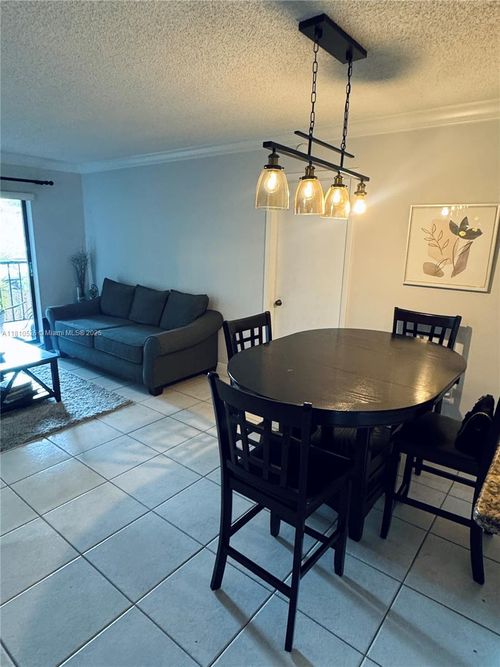 apt-203-9722 Hammocks Blvd, Miami, FL, 33196-1549 | Card Image