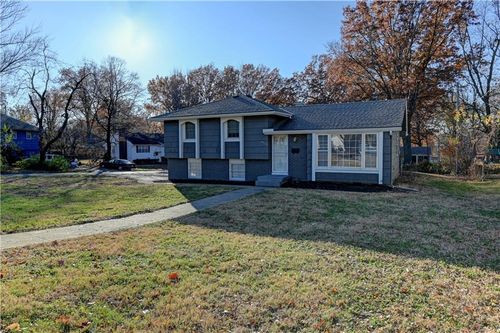 9916 Blue Ridge Blvd, Kansas City, MO, 64134-1546 | Card Image