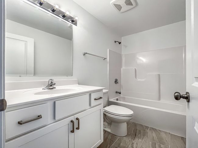 2nd floor Hall Bath | Image 15