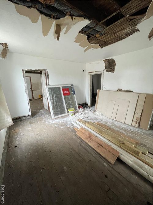 1015 Clay St, Detroit, MI, 48211-1938 | Card Image