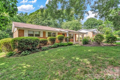 67 Wagon Rd, Asheville, NC, 28805-2629 | Card Image