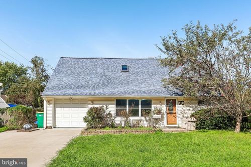 70 Village Ln, LEVITTOWN, PA, 19054-1214 | Card Image