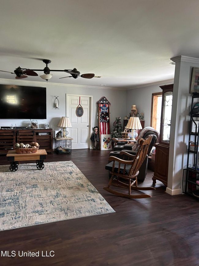 hb livingroom2 | Image 7