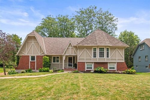 4524 Nw Bramble Trl, Lee's Summit, MO, 64064-1406 | Card Image