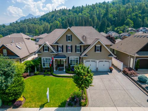 7974 Brookwood Place, House other with 5 bedrooms, 2 bathrooms and 6 parking in Chilliwack BC | Card Image