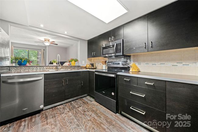 181 Riverview Ter, Condo with 3 bedrooms, 3 bathrooms and null parking in Lake Wylie SC | Image 11
