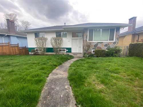 7635 10th Avenue, Burnaby, BC, V3N2S1 | Card Image