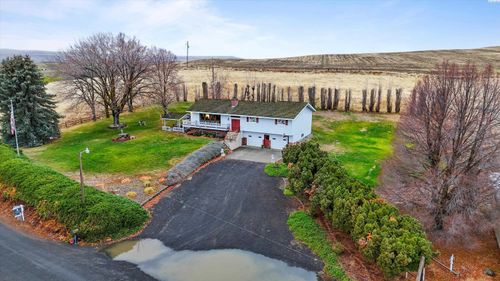 697 Conrad Road, Touchet, WA, 99360 | Card Image