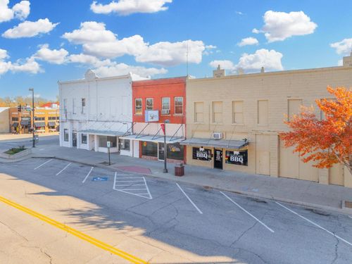 215 N Washington Ave, Wellington, KS, 67152-3952 | Card Image