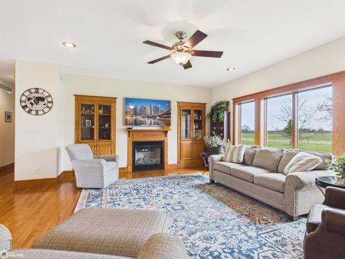 10526 Angle Rd, Ottumwa, IA, 52501-9086 | Card Image