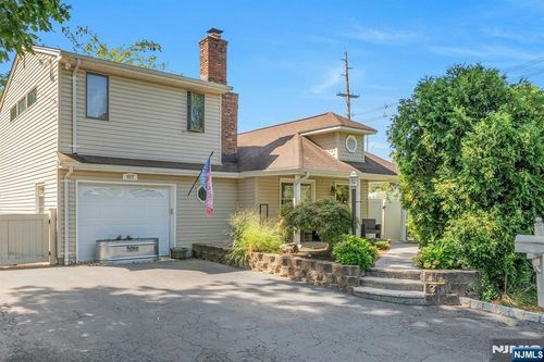 667 Mckinley Ave, Twp Washingtn, NJ, 07676-3917 | Card Image