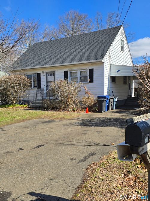 11 Edna St, West Haven, CT, 06516-2406 | Card Image