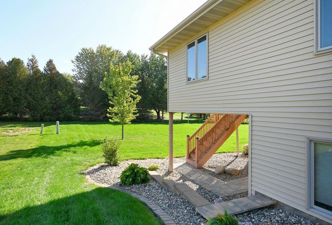 Exterior Side and Back Yard.jpg | Image 4