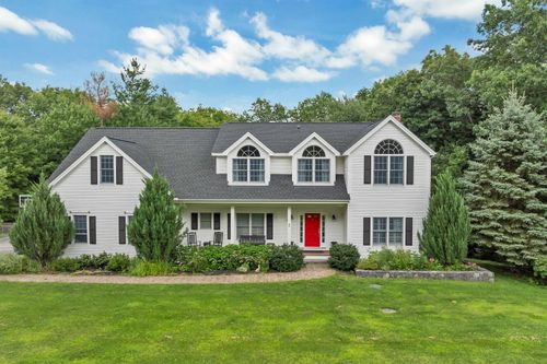 2 Sinclair Dr, Exeter, NH, 03833-7503 | Card Image