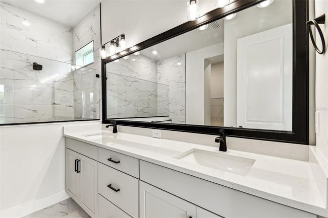 Owner's Bath | Image 20