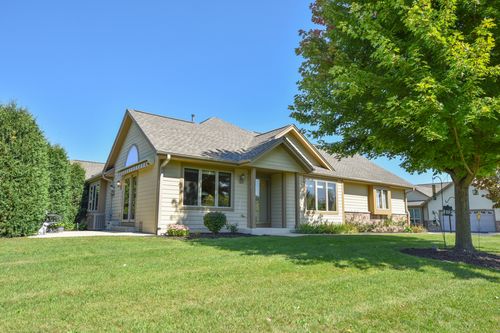 16119093 Oakland Dr, Jackson, WI, 53037-8917 | Card Image