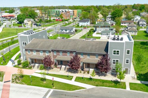 754 N Notre Dame Ave, South Bend, IN, 46617-2042 | Card Image