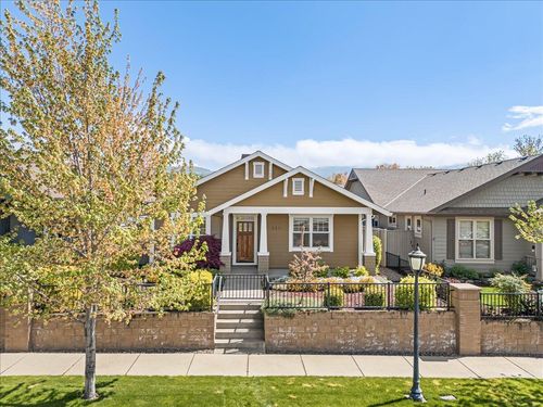 517 Windsong Way, Medford, OR, 97504-9122 | Card Image
