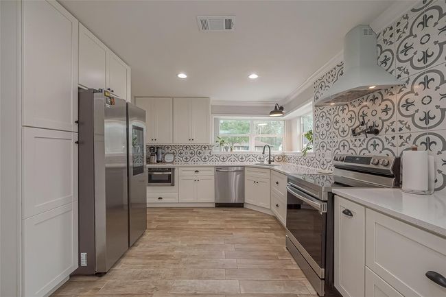 419 Magnolia Bnd, House other with 3 bedrooms, 2 bathrooms and 2 parking in New Caney TX | Image 21