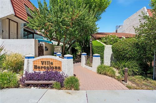 22269 1/2 Erwin St, Woodland Hills, CA, 91367-1833 | Card Image
