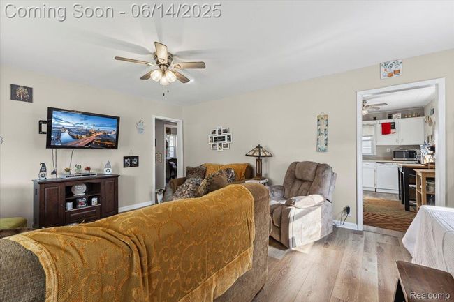 Living Room 3.jpg | Image 10