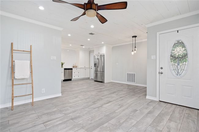 332 S Chiltipin St, House other with 2 bedrooms, 1 bathrooms and null parking in Sinton TX | Image 7