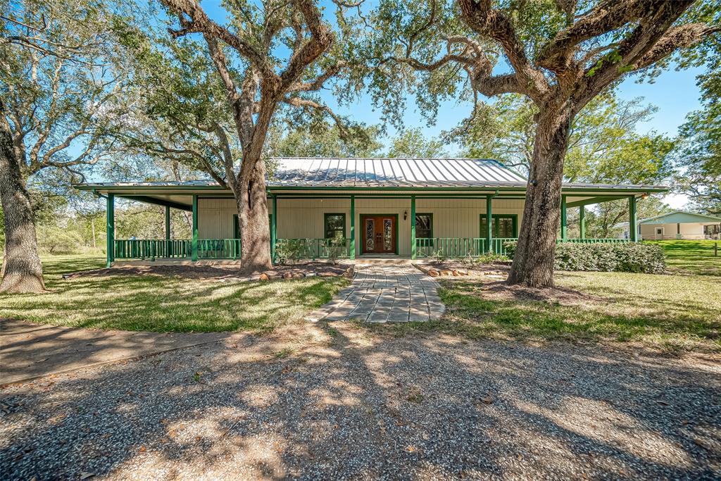 Pecan Dr, Damon, TX 77430