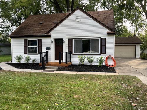 23096 Hawthorne St, Farmington, MI, 48336-3329 | Card Image