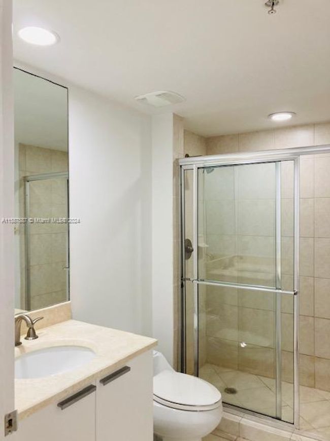 504 - 14951 Royal Oaks Ln, Condo with 2 bedrooms, 2 bathrooms and null parking in North Miami FL | Image 10