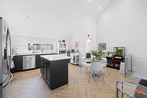 4-225 Carlton St., Toronto, ON, M5A2L2 | Card Image